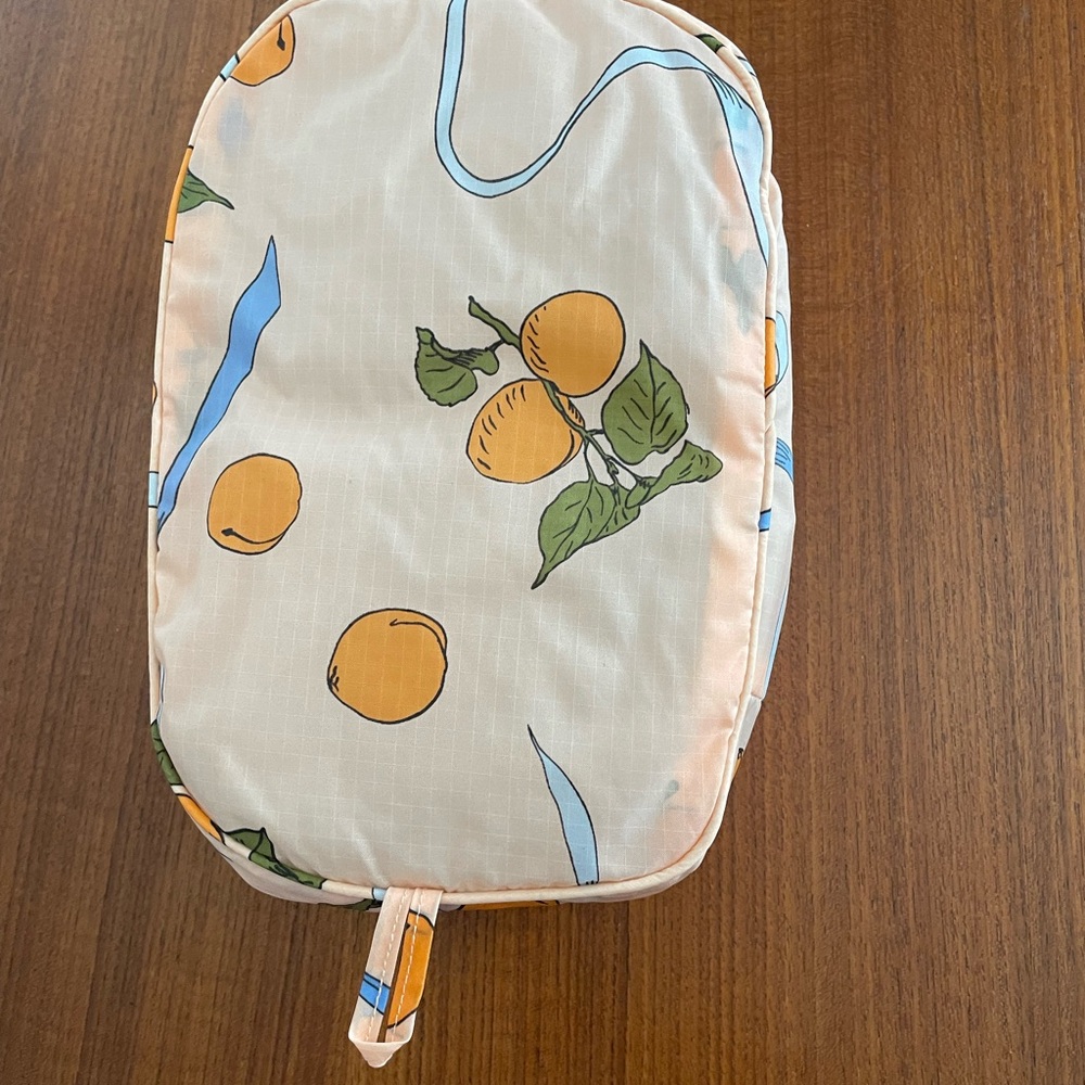BAGGU small Packing cube! - Picture 4 of 7